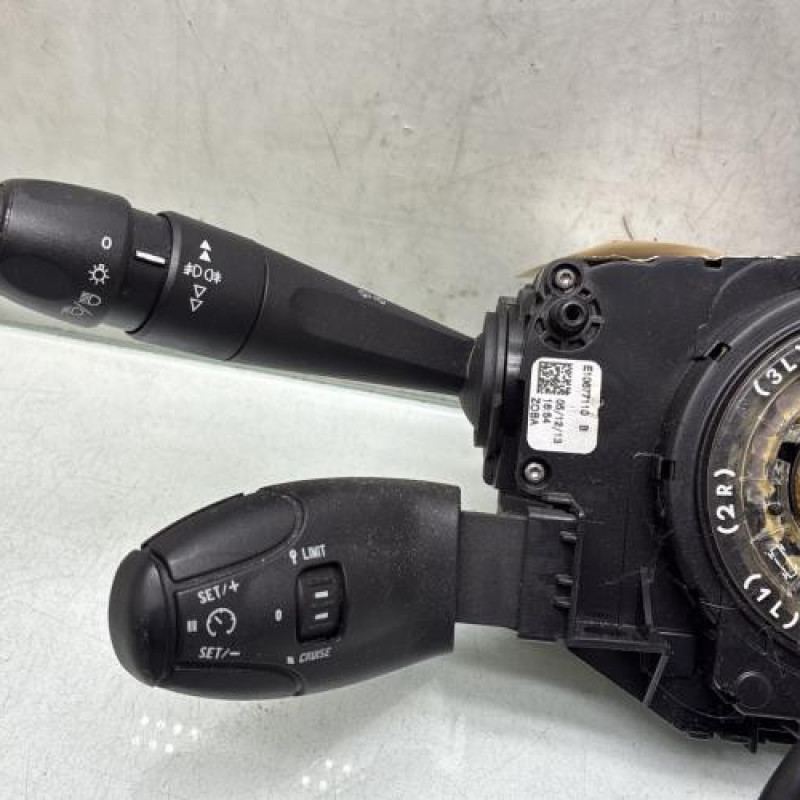 Com (Bloc Contacteur Tournant+Commodo Essuie Glace+Commodo Phare) PEUGEOT 208 1 Photo n°2