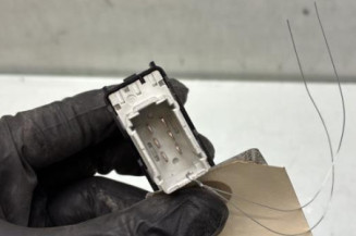 Interrupteur de leve vitre avant droit PEUGEOT 208 1