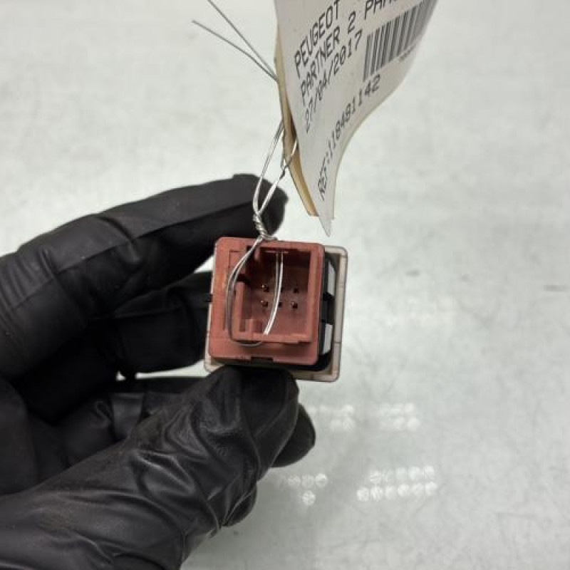 Bouton de warning PEUGEOT PARTNER 2 Photo n°3