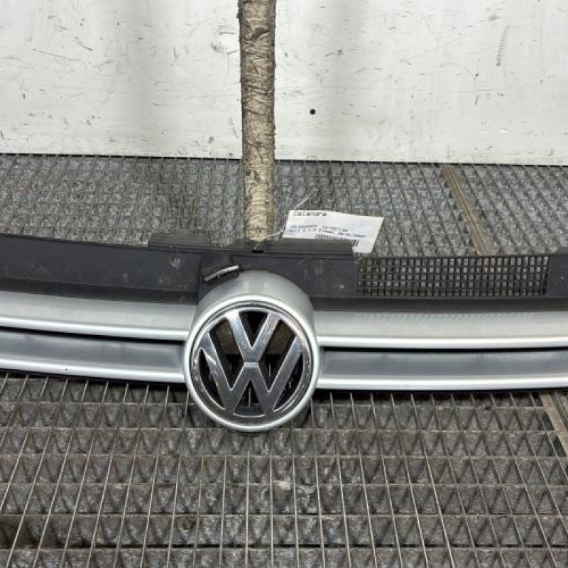 Calandre VOLKSWAGEN GOLF 4 Photo n°1