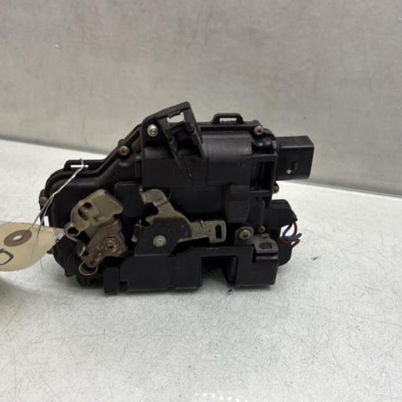 Serrure avant gauche VOLKSWAGEN GOLF 4 Photo n°4