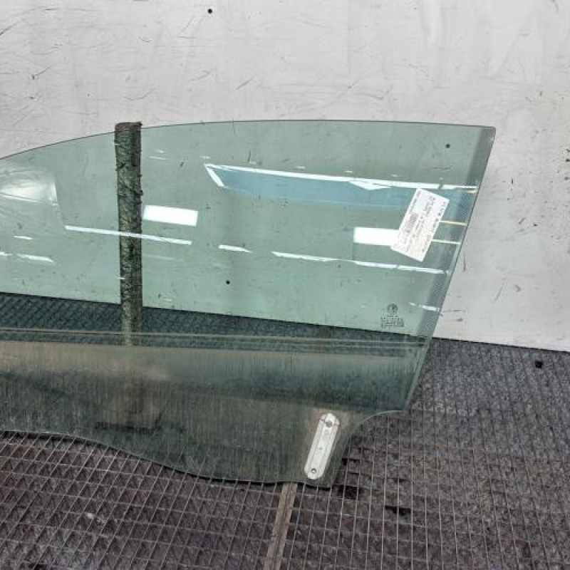 Vitre avant gauche ALFA ROMEO GT Photo n°3