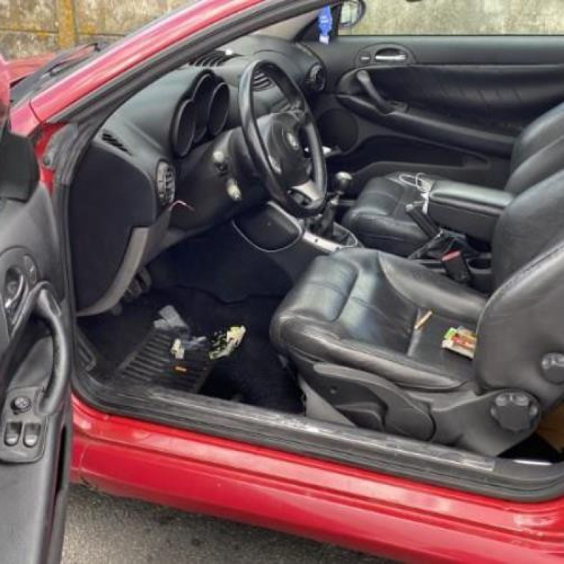 Vitre avant gauche ALFA ROMEO GT Photo n°8