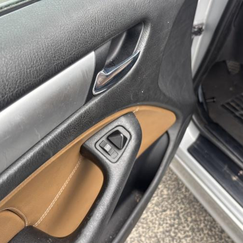 Bouton de coffre BMW SERIE 3 E46 Photo n°13