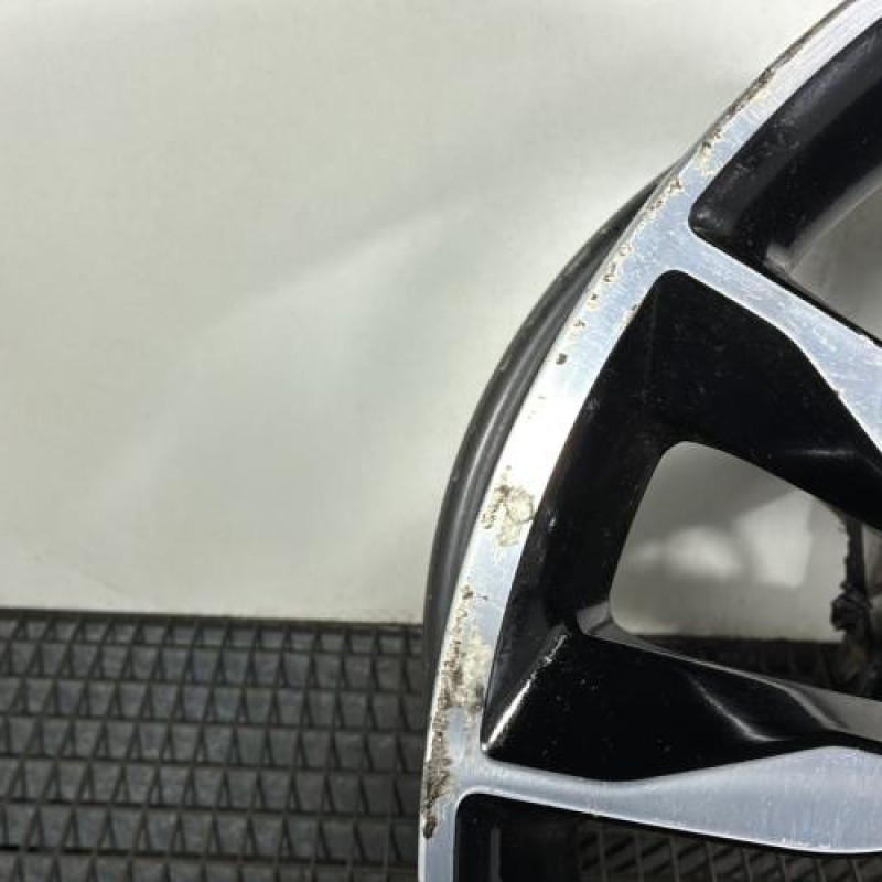 Jante MERCEDES CLASSE GLA 156 Photo n°5