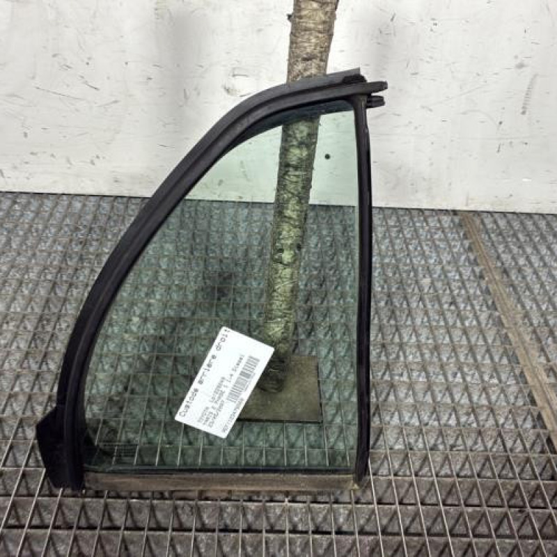 Custode arriere droit (porte) TOYOTA YARIS 2 Photo n°1