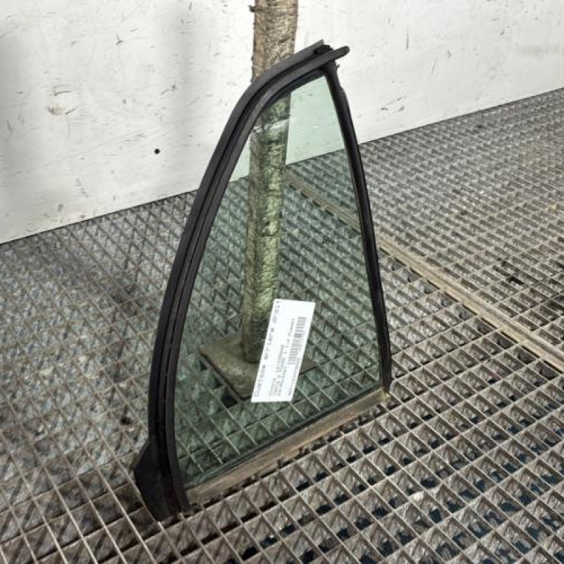 Custode arriere droit (porte) TOYOTA YARIS 2 Photo n°2