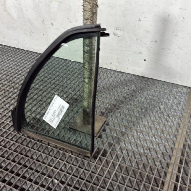 Custode arriere droit (porte) TOYOTA YARIS 2 Photo n°3