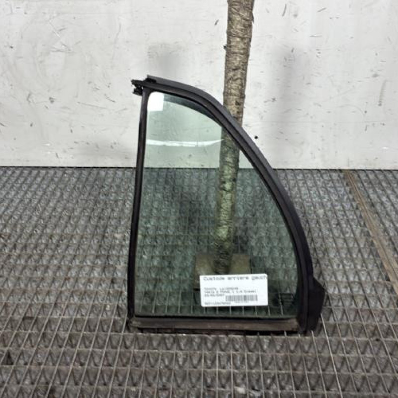 Custode arriere gauche (porte) TOYOTA YARIS 2 Photo n°1