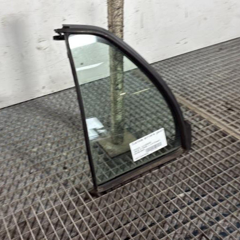 Custode arriere gauche (porte) TOYOTA YARIS 2 Photo n°2