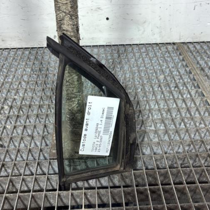 Custode avant droit (porte) TOYOTA YARIS 2 Photo n°1