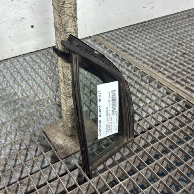 Custode avant droit (porte) TOYOTA YARIS 2 Photo n°2