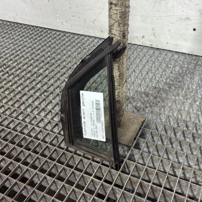 Custode avant gauche (porte) TOYOTA YARIS 2 Photo n°3