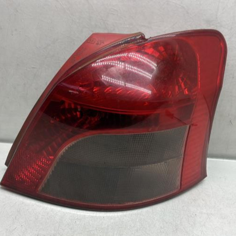 Feu arriere principal droit (feux) TOYOTA YARIS 2 Photo n°1