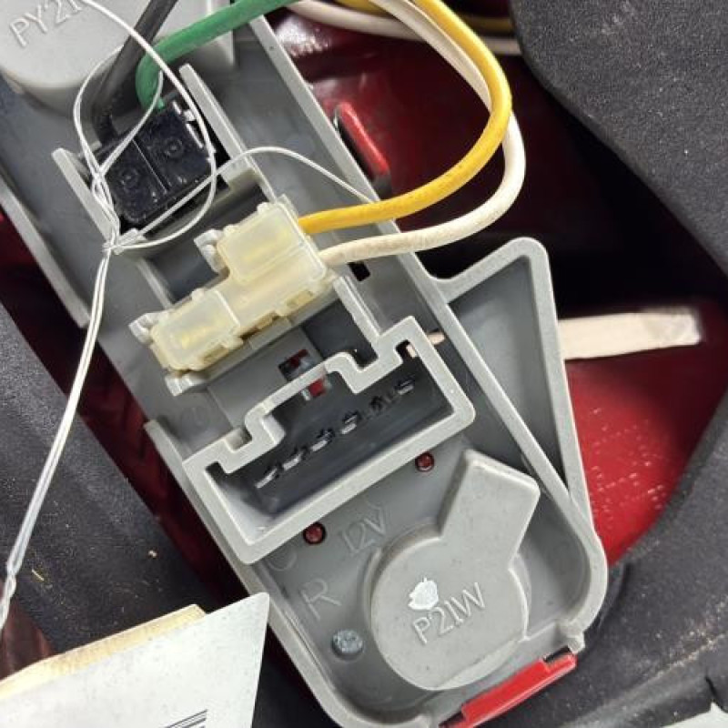 Feu arriere principal droit (feux) TOYOTA YARIS 2 Photo n°3