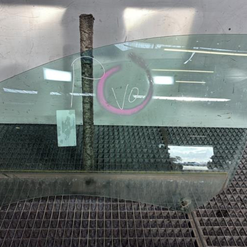 Vitre avant gauche RENAULT MEGANE 4 Photo n°1