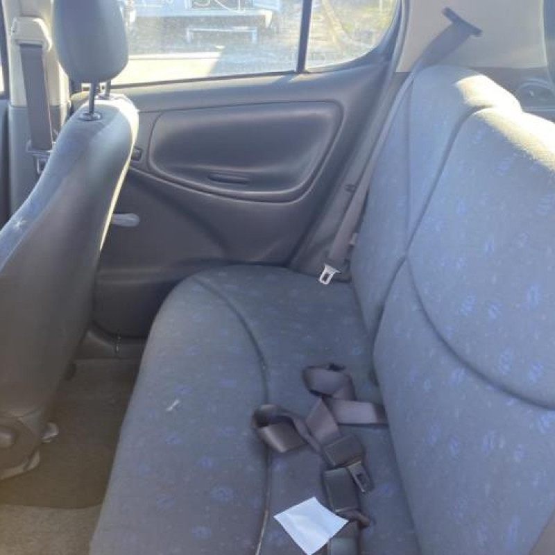 Porte avant droit TOYOTA YARIS 1 Photo n°13