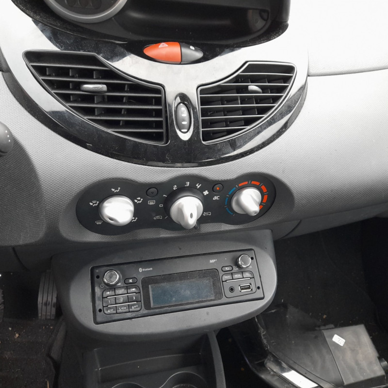 RENAULT TWINGO 2 PHASE 2 1.2i - 16V Photo n°9