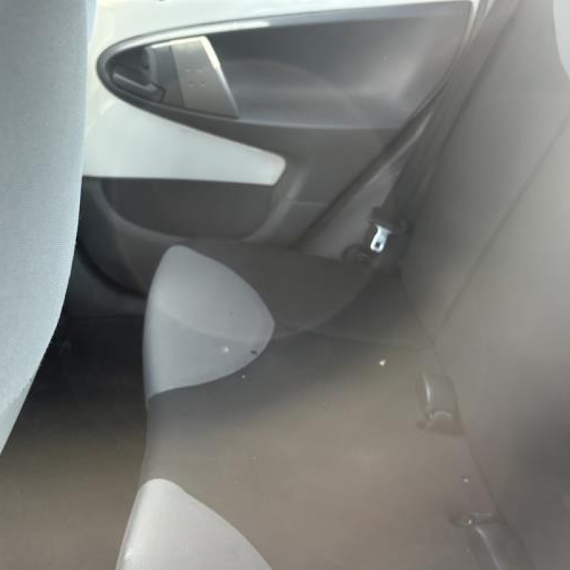 Vase de lave glace CITROEN C1 1 Photo n°17