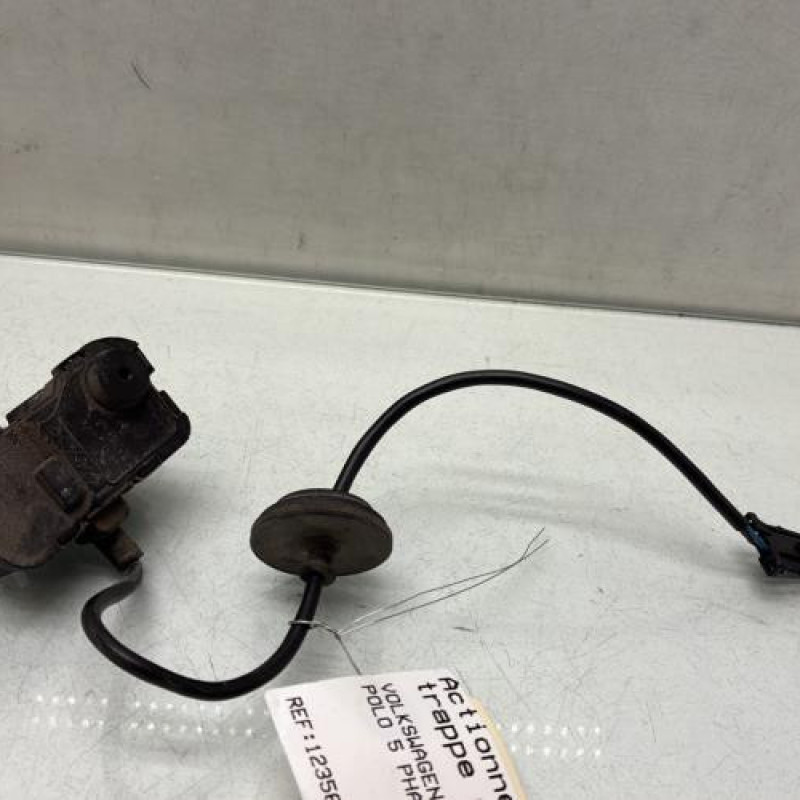 Actionneur verrou trappe d'essence VOLKSWAGEN POLO 5 Photo n°3