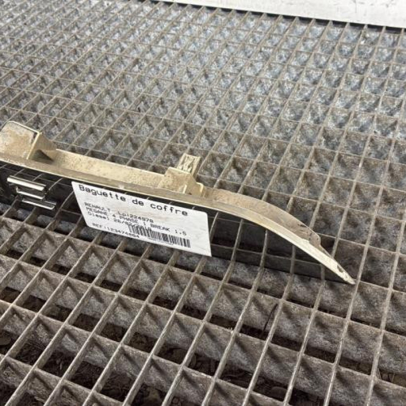 Baguette de coffre RENAULT MEGANE 4 Photo n°3