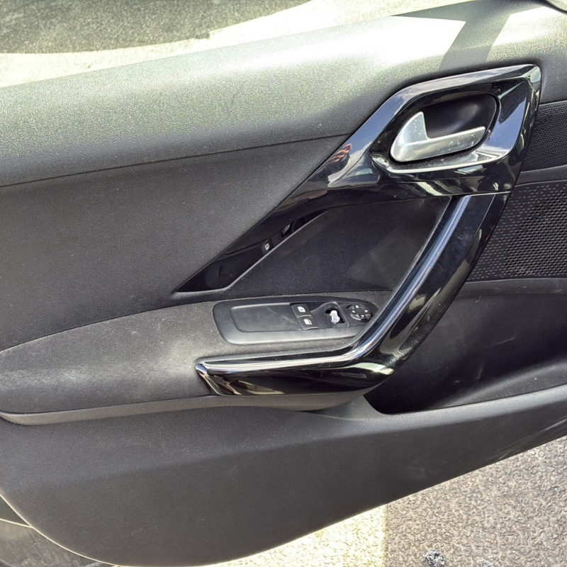 PEUGEOT 208 1 PHASE 2 1.6 BLUE HDI - 8V TURBO Photo n°20