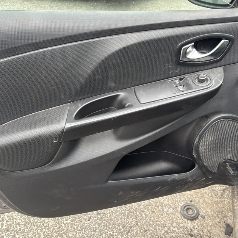 RENAULT CLIO 4 PHASE 1 1.5 DCI - 8V TURBO Photo n°20