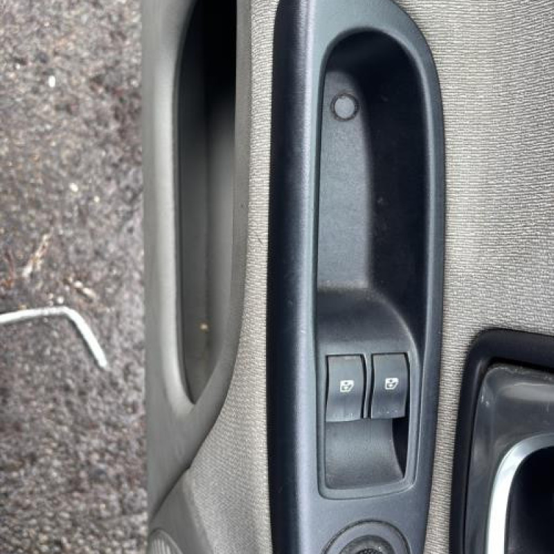 Boitier air bag RENAULT CLIO 2 Photo n°16