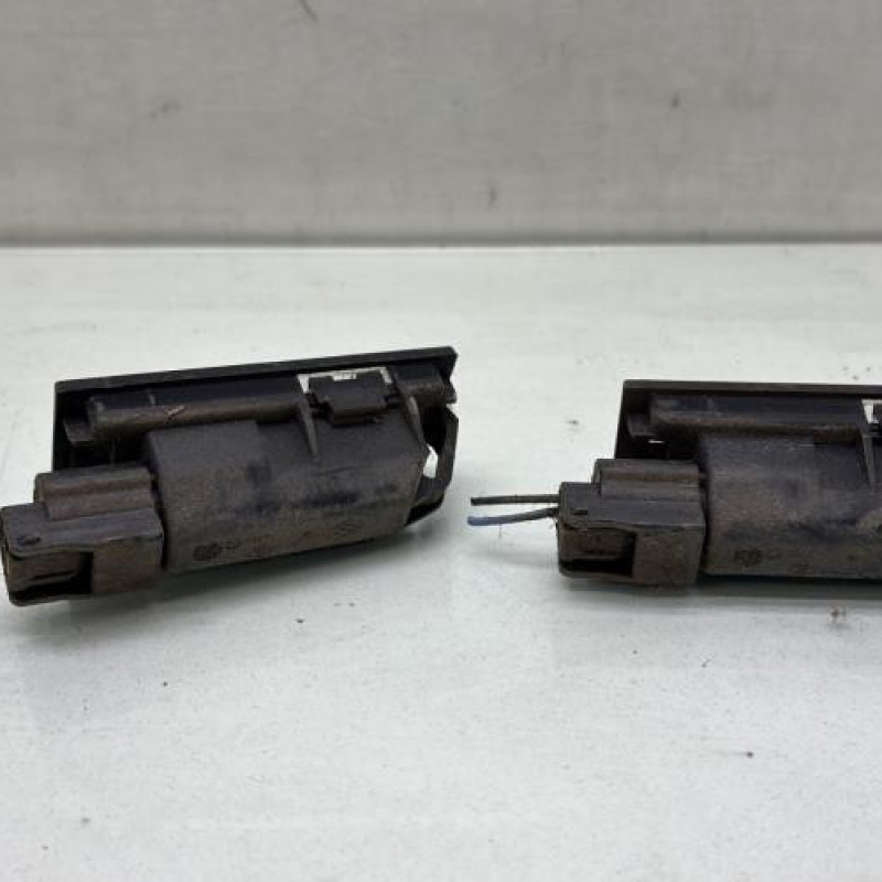 Eclairage de plaque RENAULT CLIO 3 Photo n°2