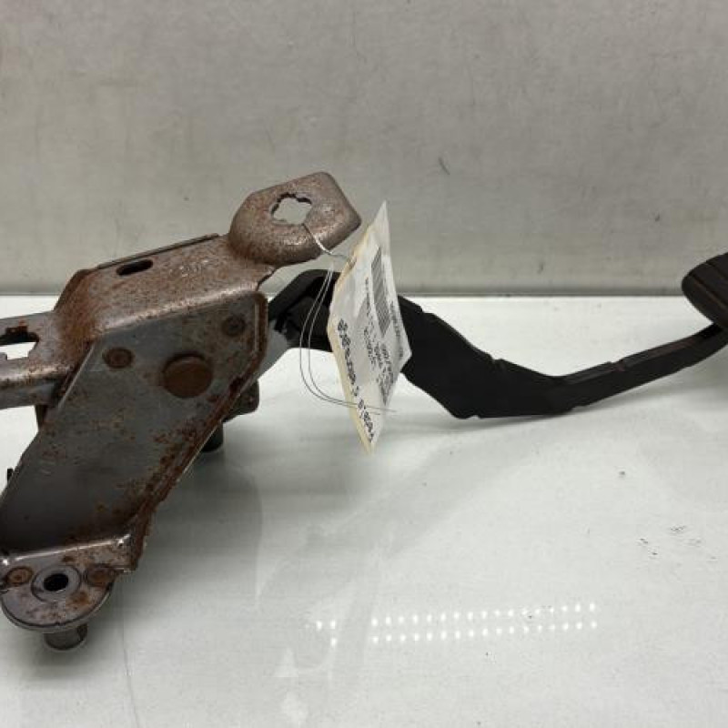 Pedale d'embrayage RENAULT CLIO 3 Photo n°1