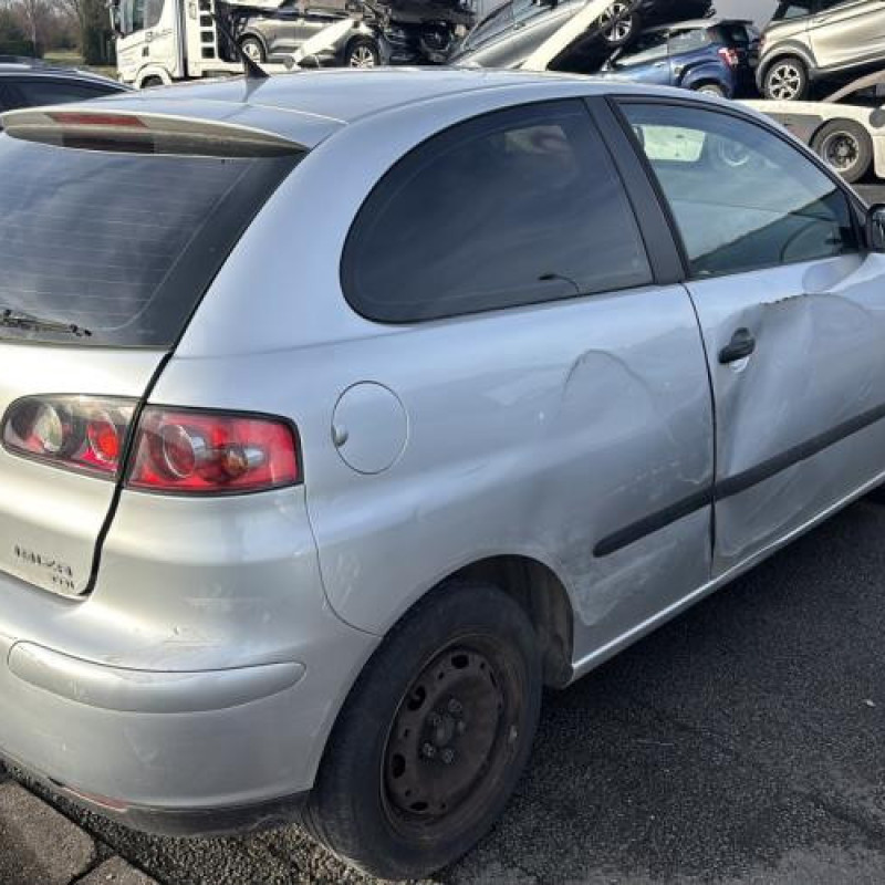 Feu arriere stop central SEAT IBIZA 3 Photo n°8