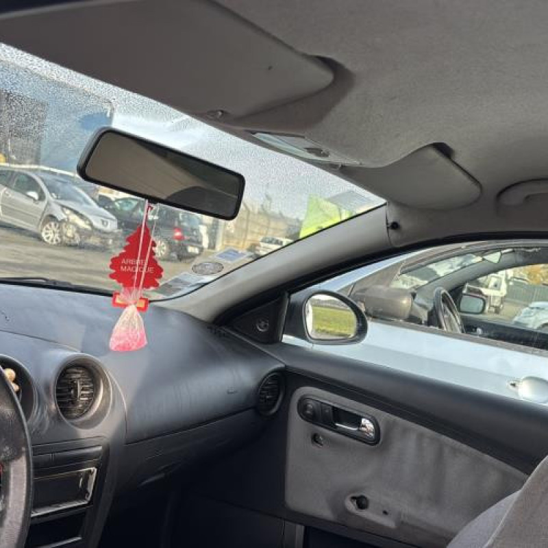 Feu arriere stop central SEAT IBIZA 3 Photo n°17