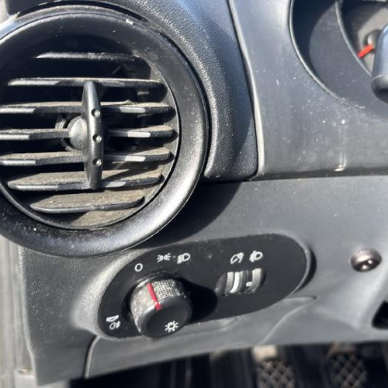 Feu arriere stop central SEAT IBIZA 3 Photo n°19