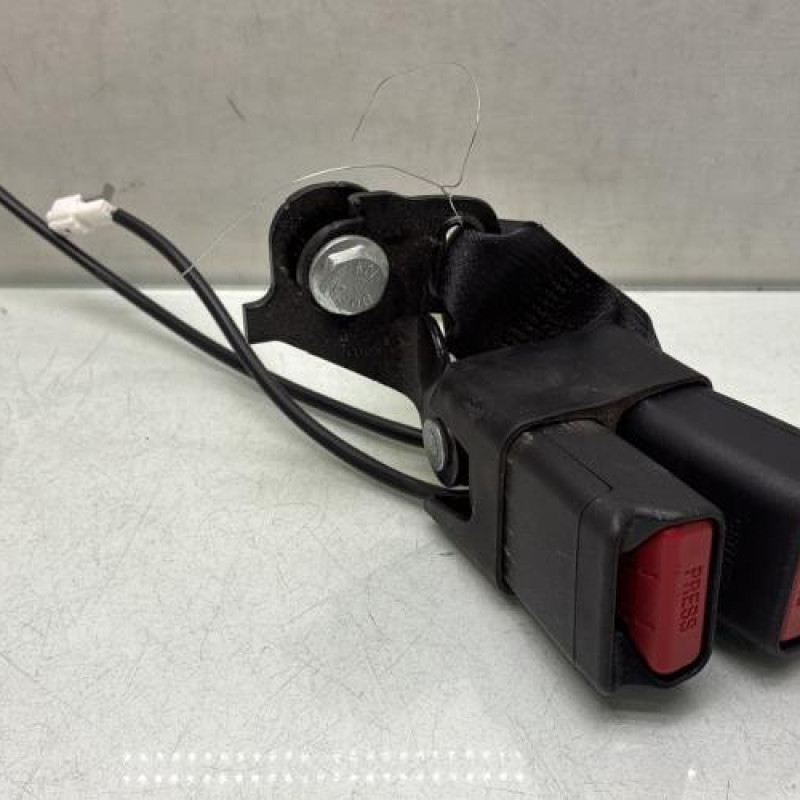 Attache ceinture arriere droit RENAULT KADJAR Photo n°1