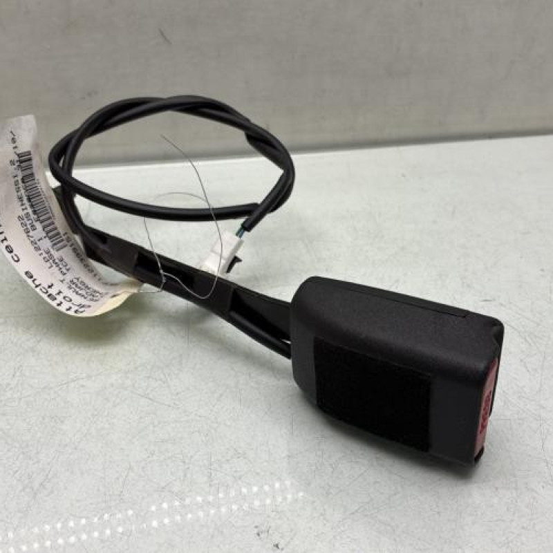 Attache ceinture avant droit RENAULT KADJAR Photo n°1