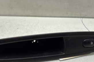 Interrupteur de leve vitre arriere droit RENAULT KADJAR Photo n°1