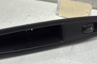 Interrupteur de leve vitre arriere gauche RENAULT KADJAR Photo n°1