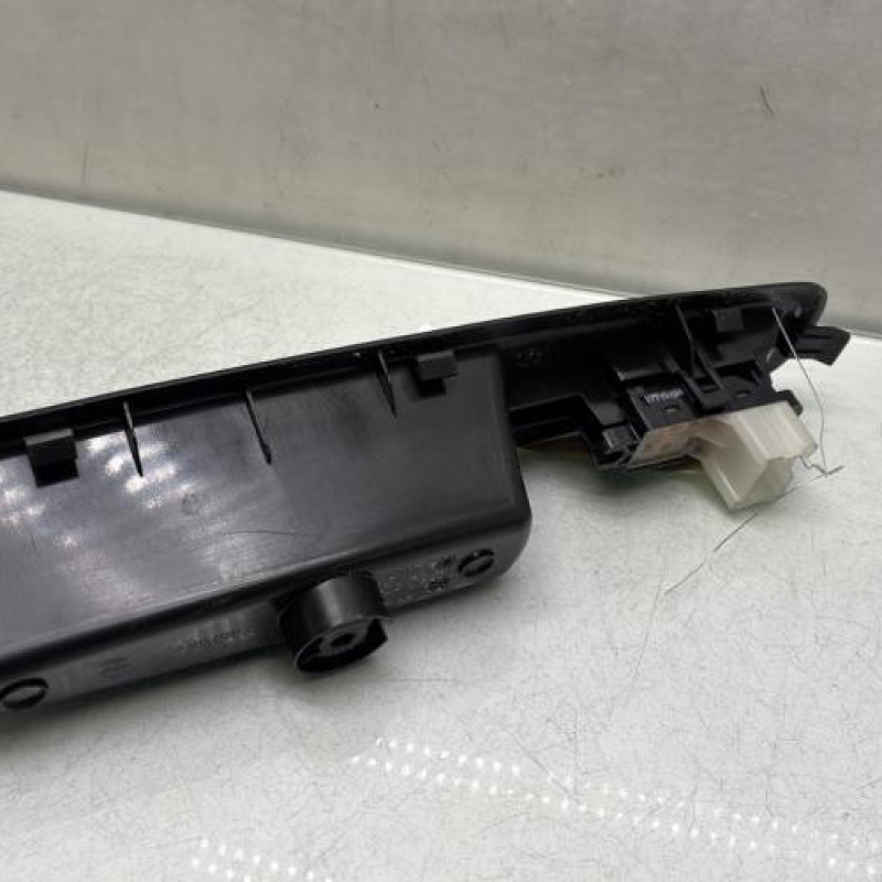 Interrupteur de leve vitre arriere gauche RENAULT KADJAR Photo n°2