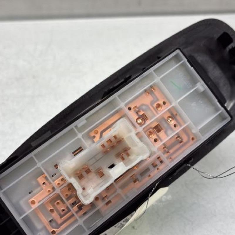 Interrupteur de leve vitre avant droit RENAULT KADJAR Photo n°3