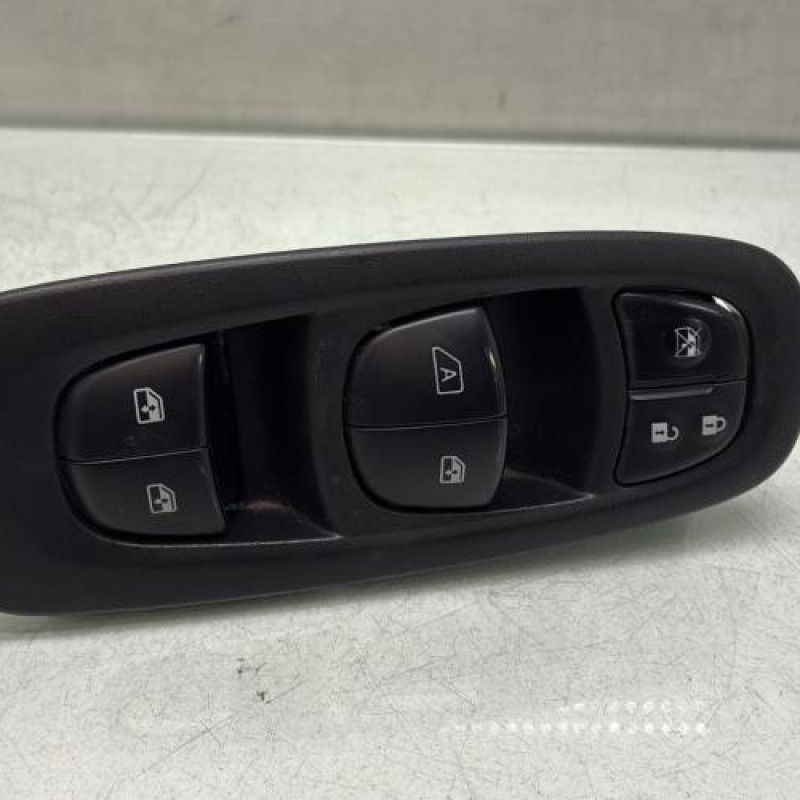 Interrupteur de leve vitre avant gauche RENAULT KADJAR Photo n°1