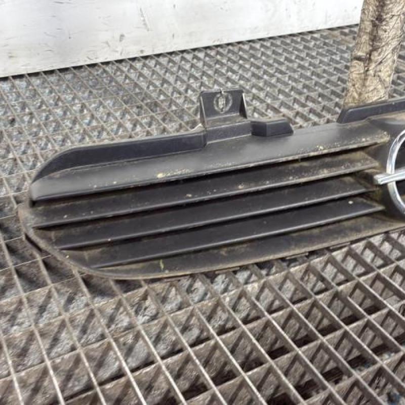 Calandre OPEL CORSA B Photo n°2