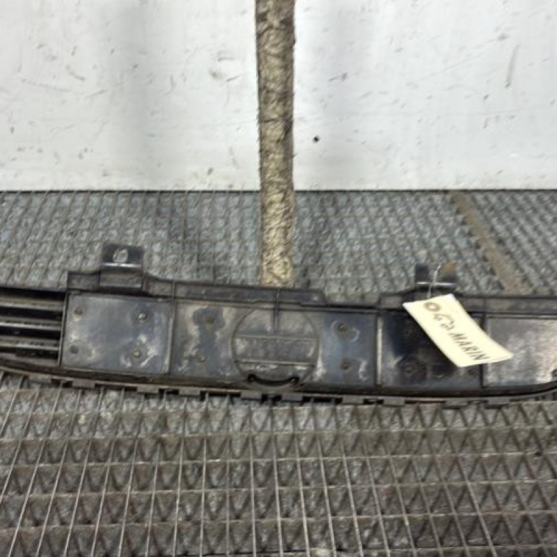 Calandre OPEL CORSA B Photo n°4