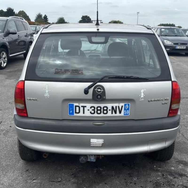 Calandre OPEL CORSA B Photo n°9