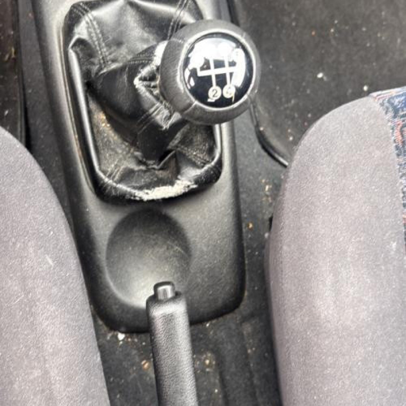 Calandre OPEL CORSA B Photo n°19