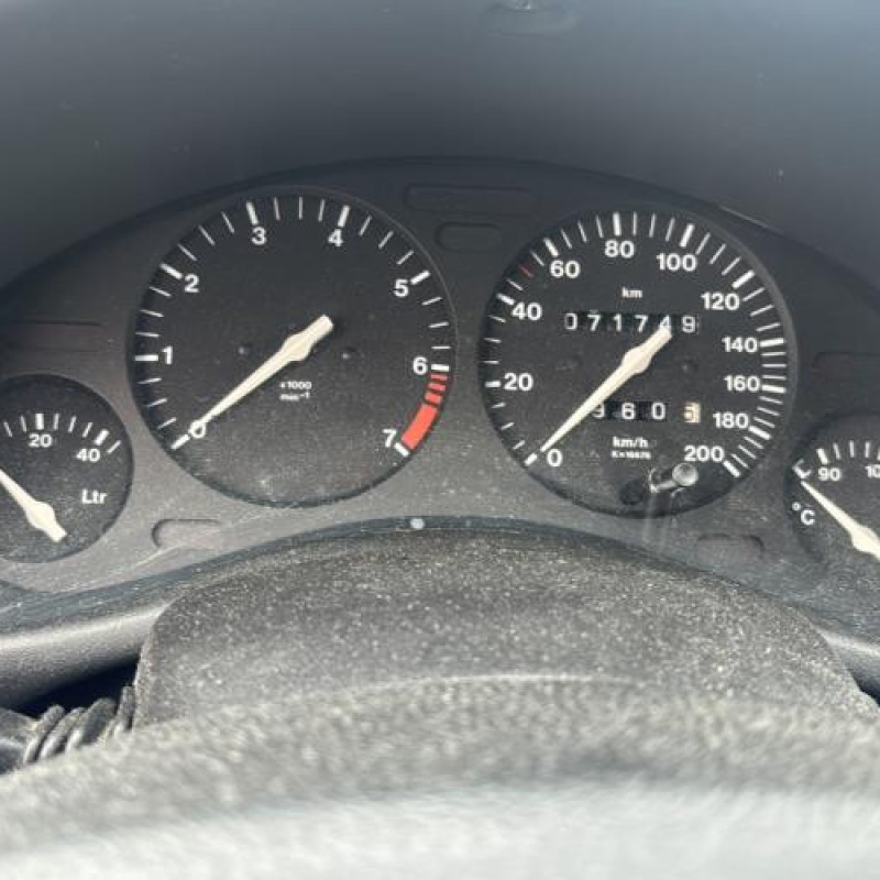 Calandre OPEL CORSA B Photo n°20