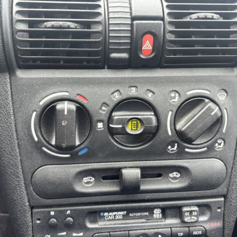 Feu arriere principal gauche (feux) OPEL CORSA B Photo n°17