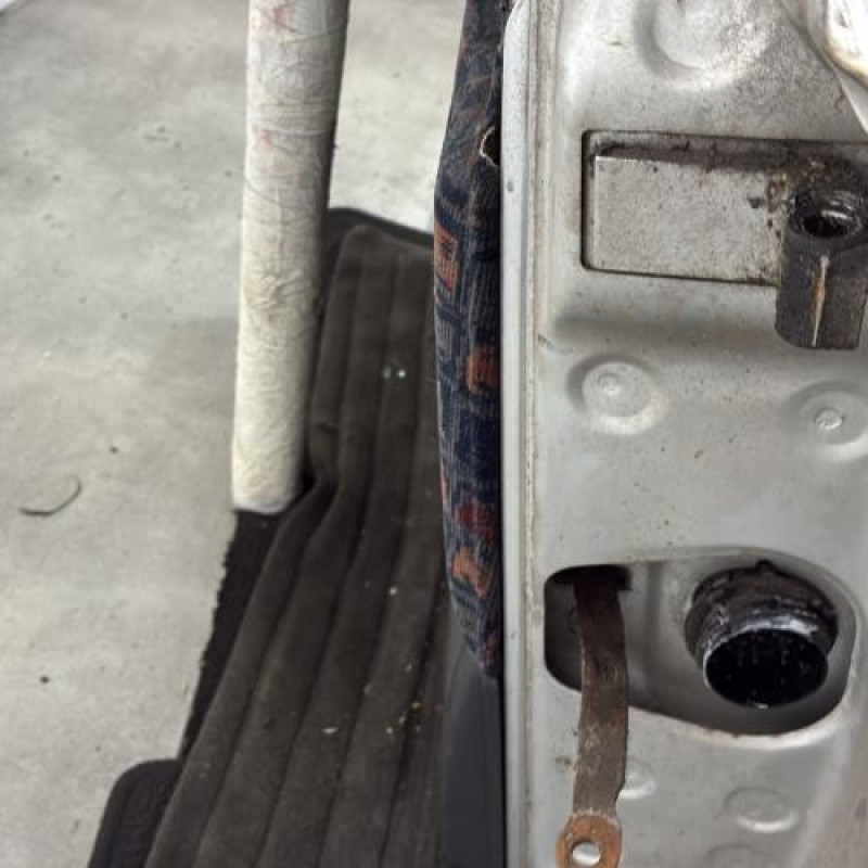 Porte avant gauche OPEL CORSA B Photo n°4