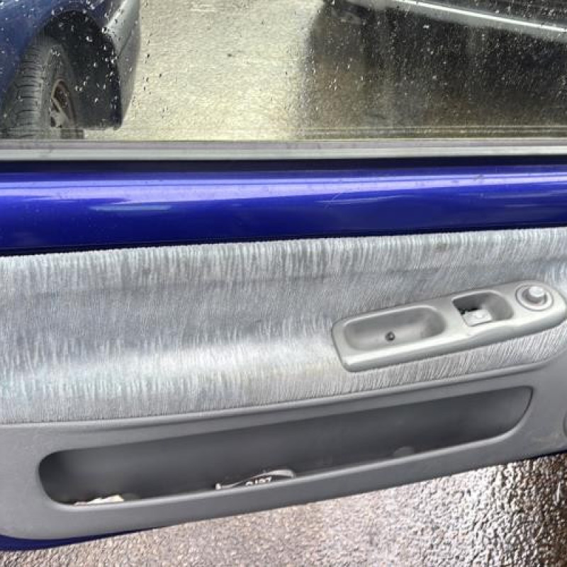 Attache ceinture arriere droit RENAULT TWINGO 1 Photo n°13