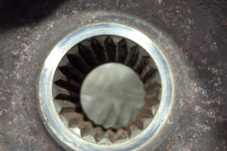 Pivot de moyeu avant droit PEUGEOT 208 1