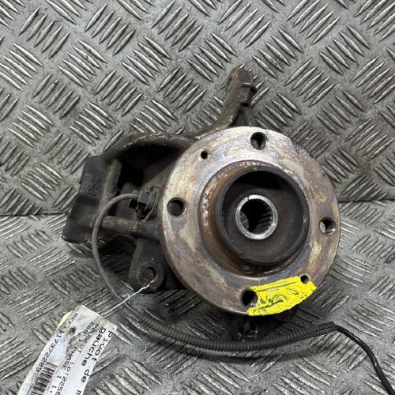 Pivot de moyeu avant gauche PEUGEOT 208 1 Photo n°1